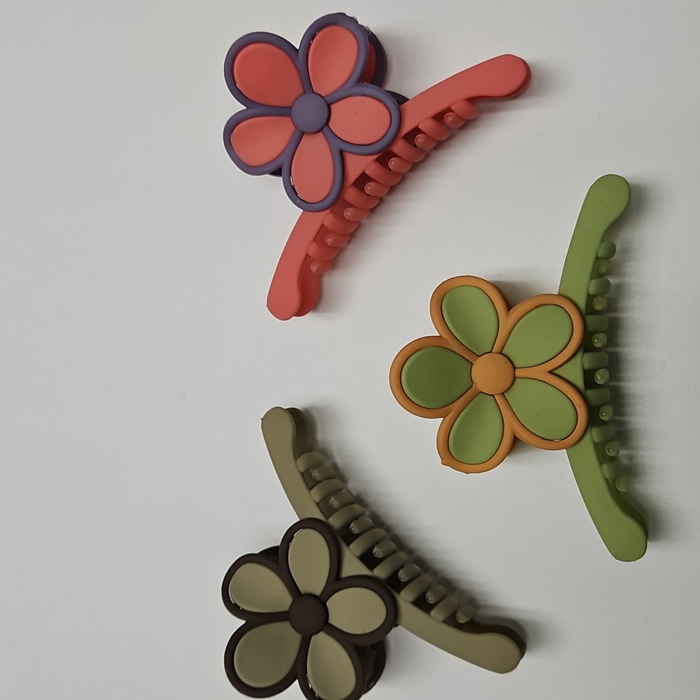 3 HAIRCLIPS -New